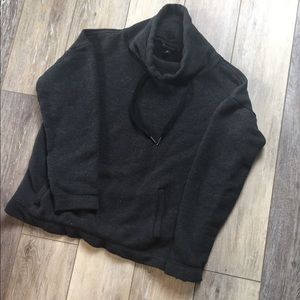 Banana Republic cowl neck sweater, size medium😍